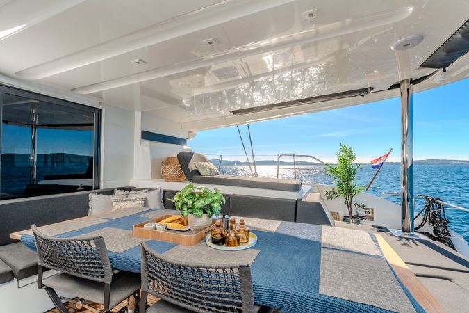 Lagoon 55 | Black Caviar