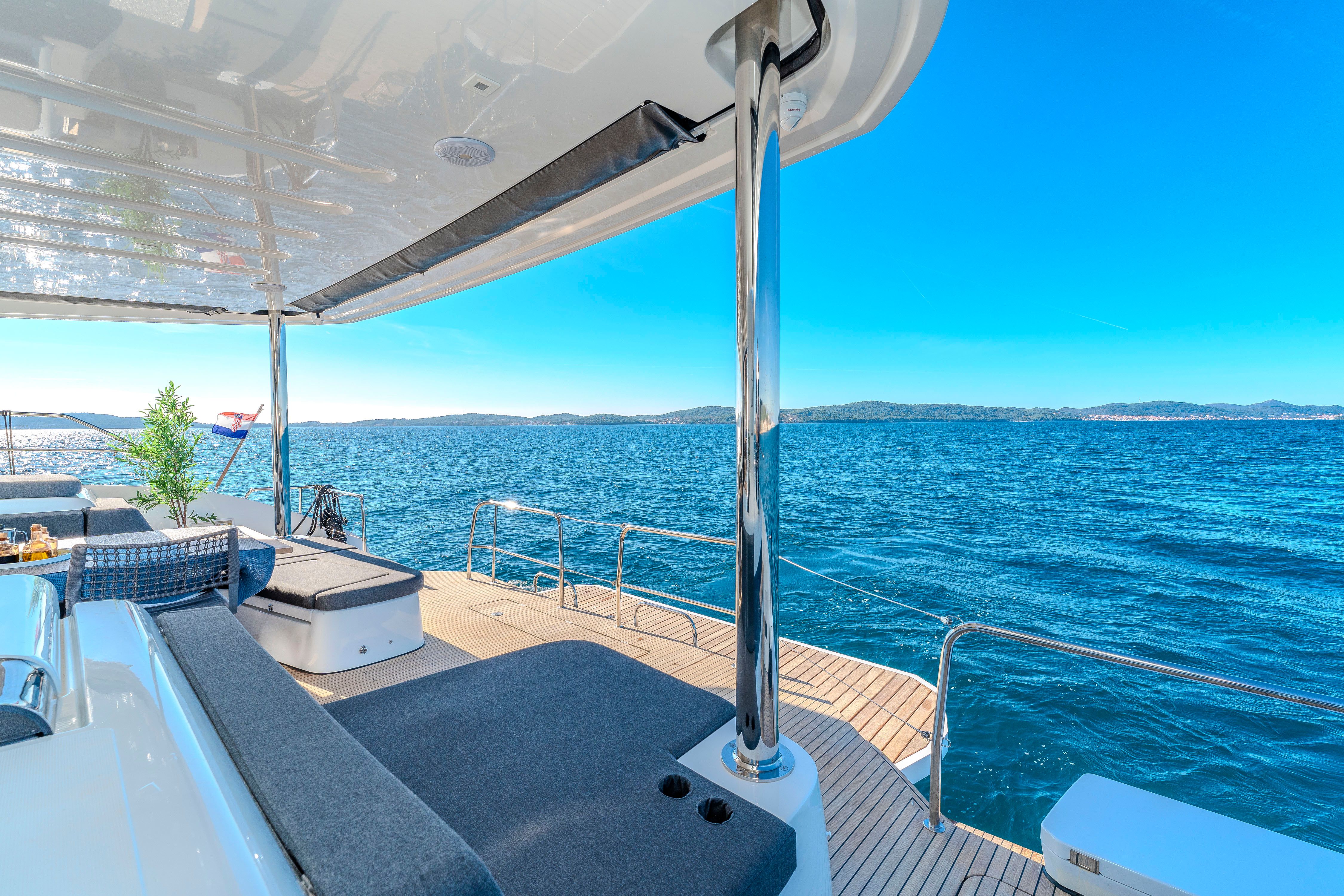 Lagoon 55 | Black Caviar