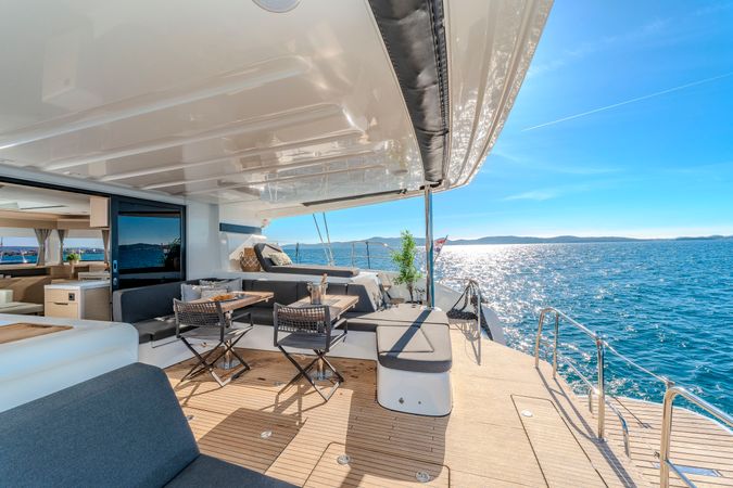 Lagoon 55 | Black Caviar