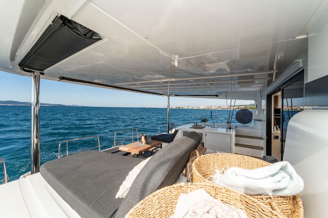 Lagoon 55 | Black Caviar