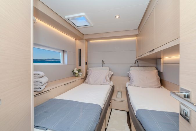 Lagoon 55 | Black Caviar