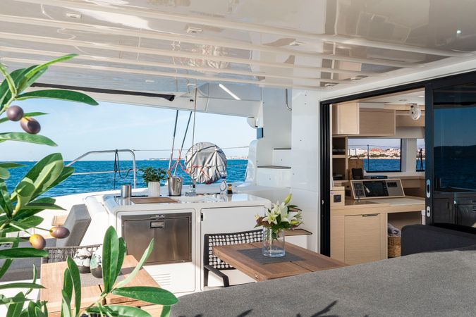 Lagoon 55 | Black Caviar