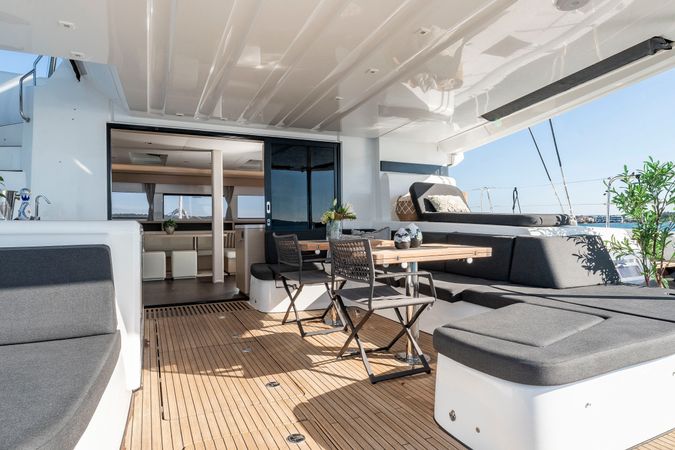 Lagoon 55 | Black Caviar