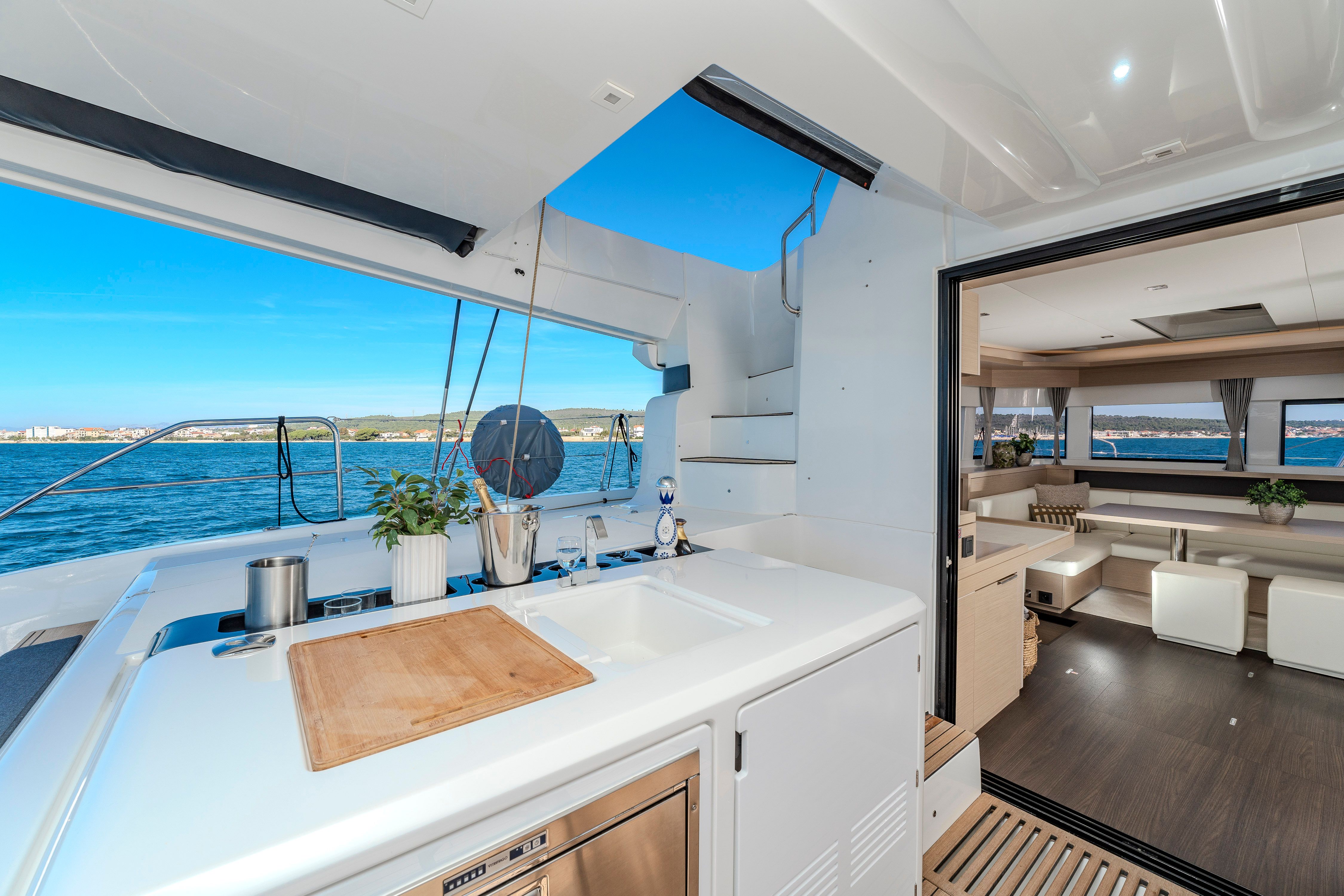 Lagoon 55 | Black Caviar