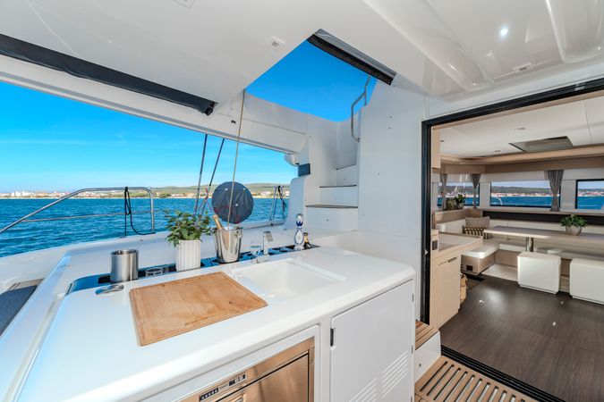 Lagoon 55 | Black Caviar