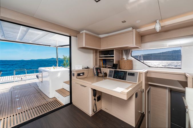 Lagoon 55 | Black Caviar