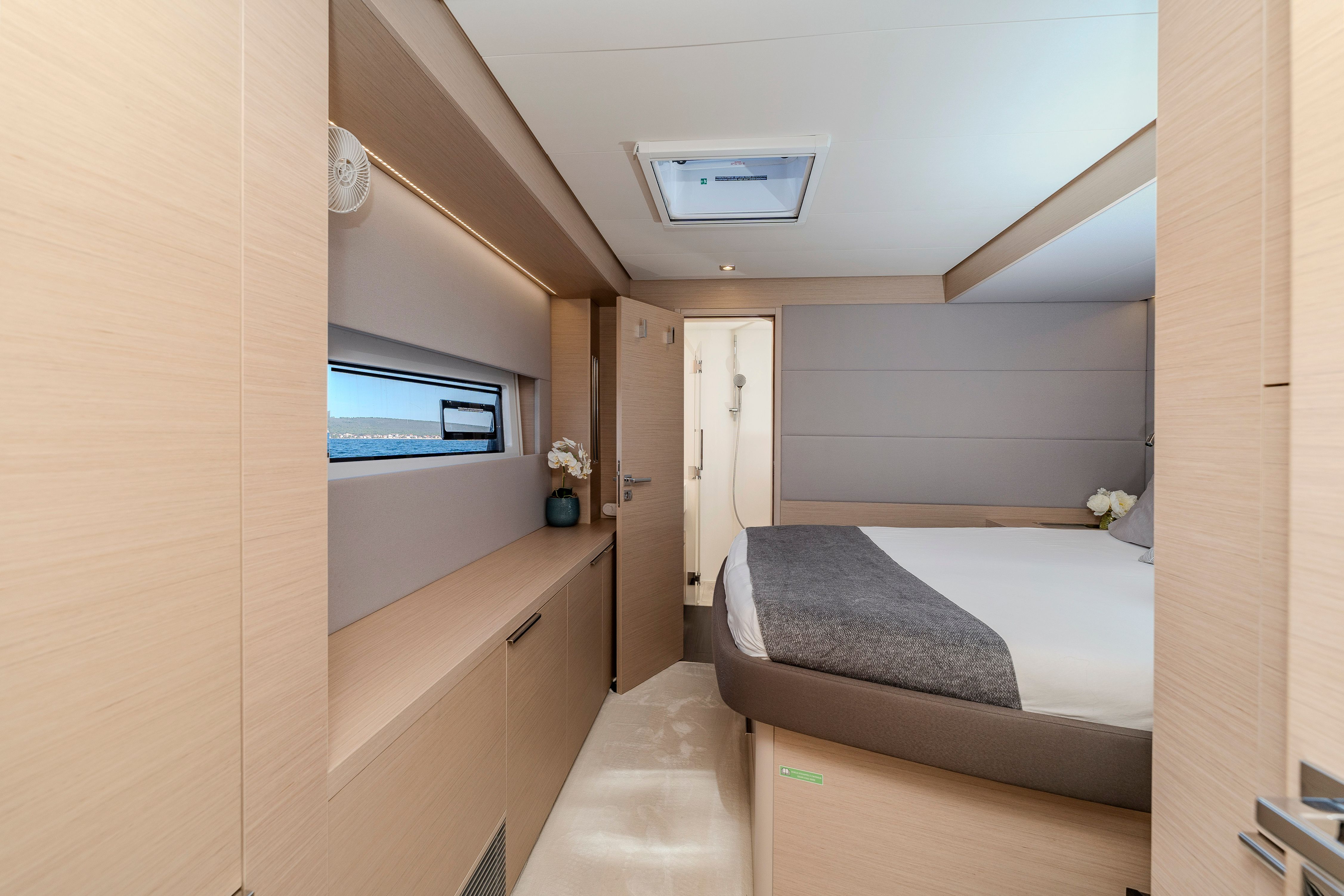 Lagoon 55 | Black Caviar