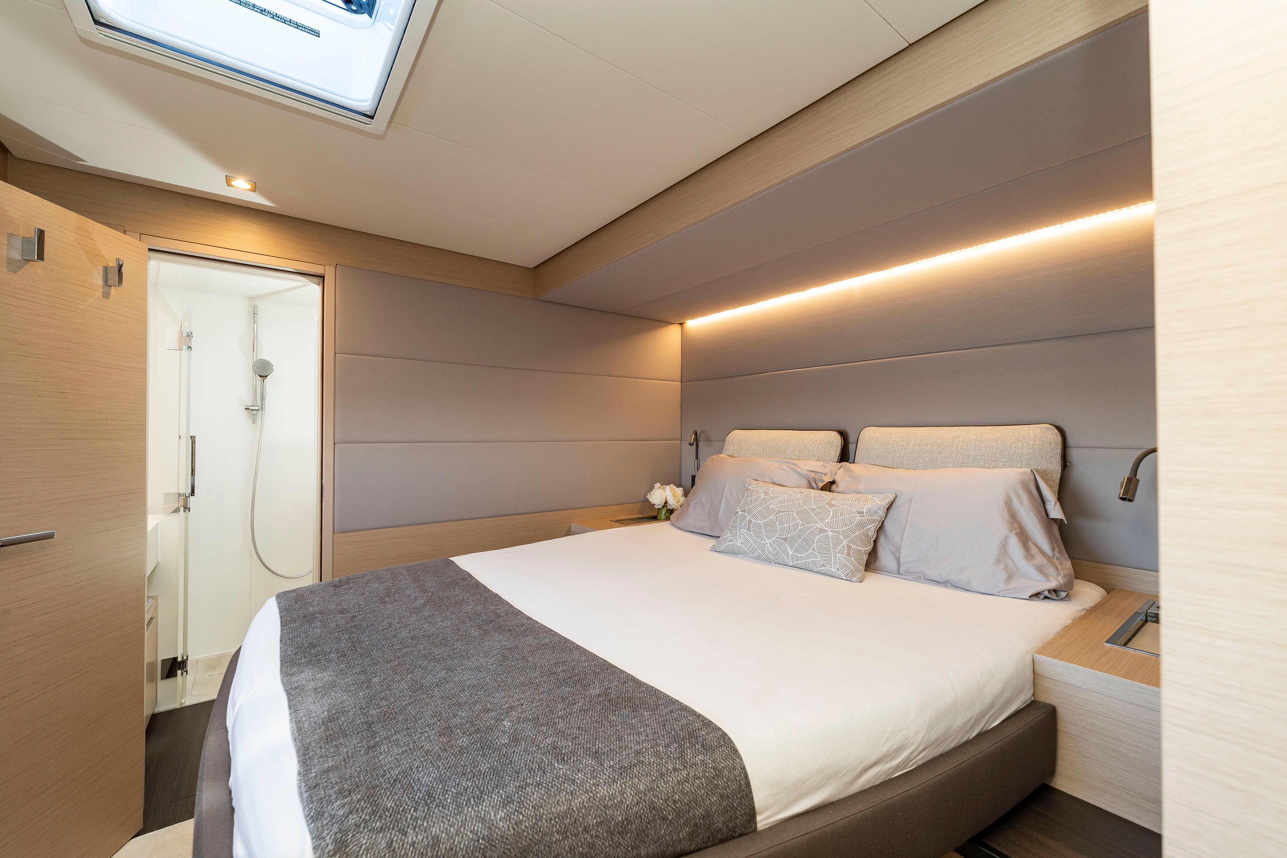 Lagoon 55 | Black Caviar