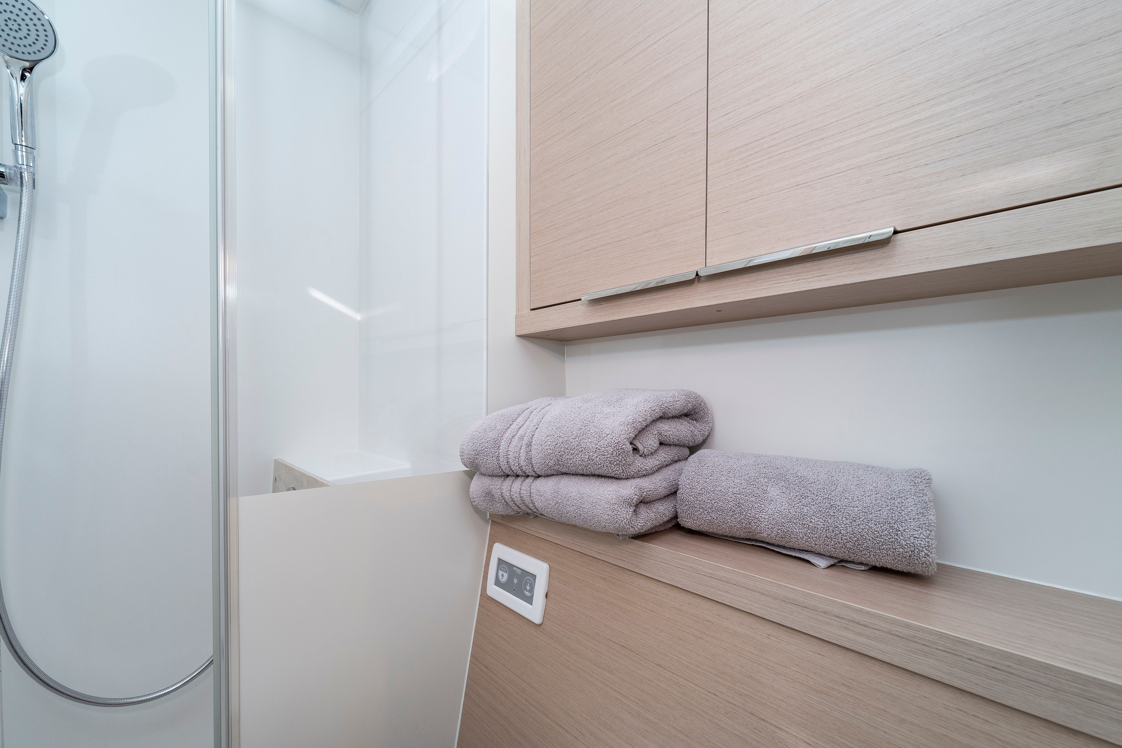 Lagoon 55 | Black Caviar