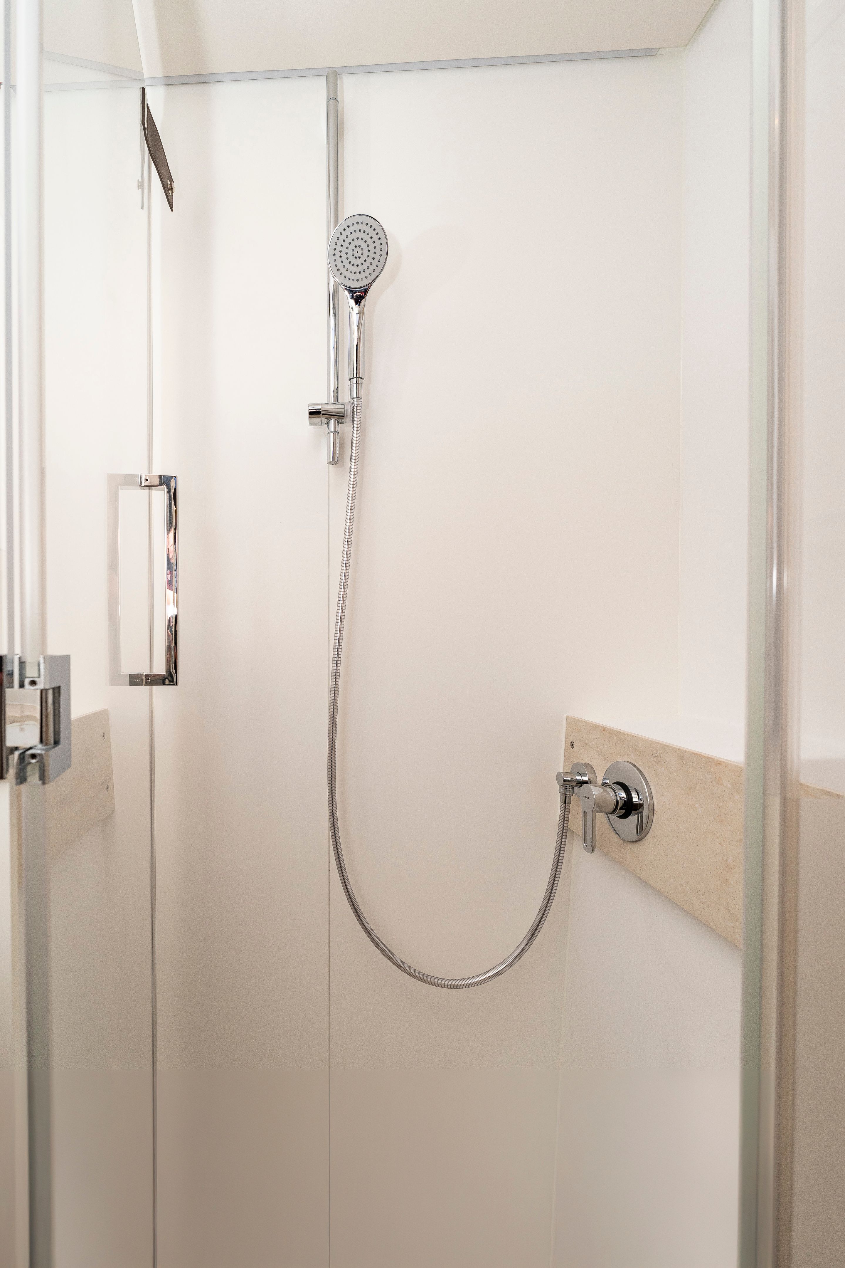 Lagoon 55 | Black Caviar