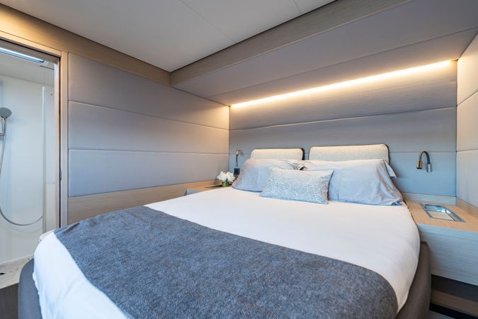 Lagoon 55 | Black Caviar