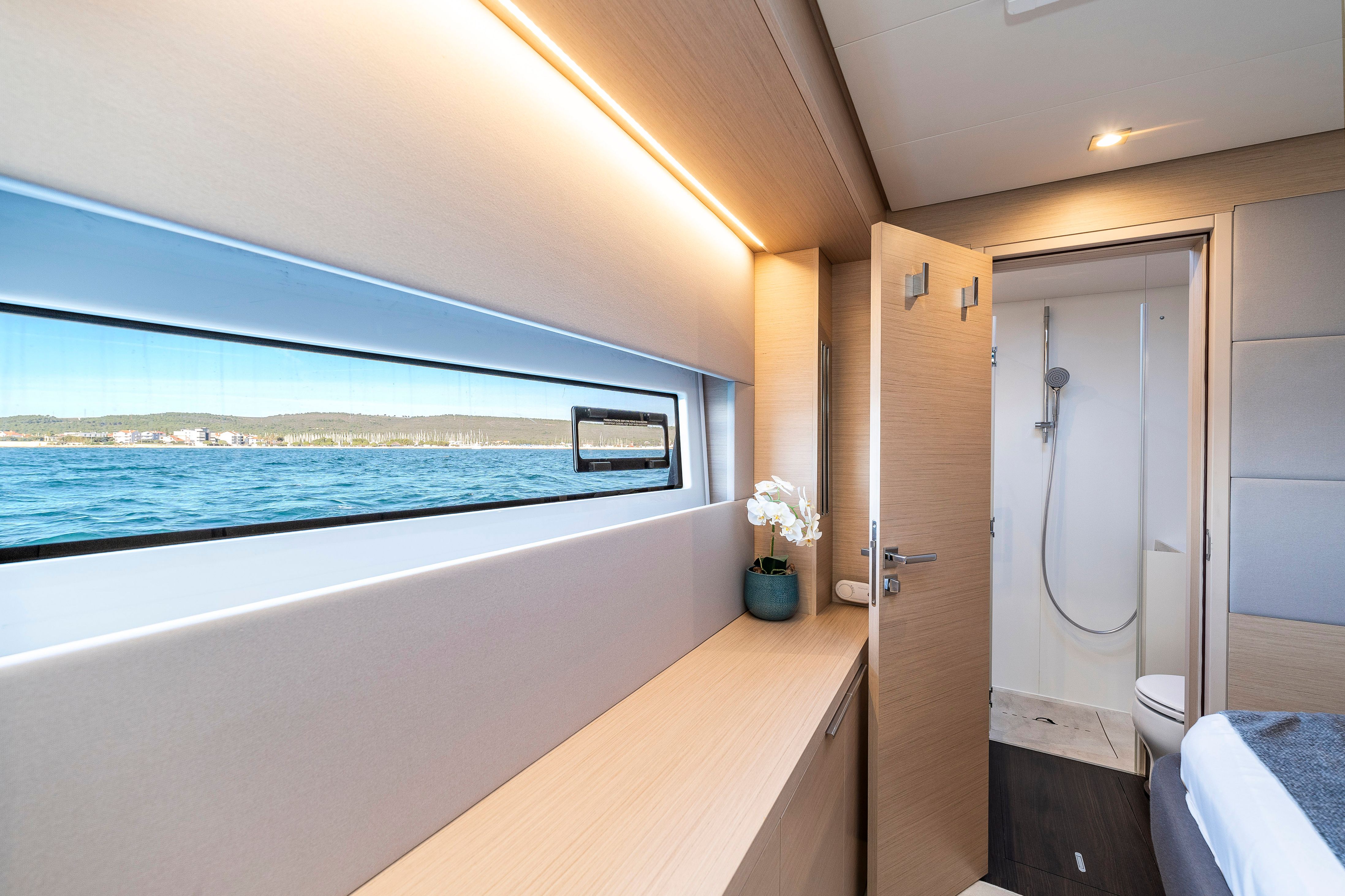 Lagoon 55 | Black Caviar