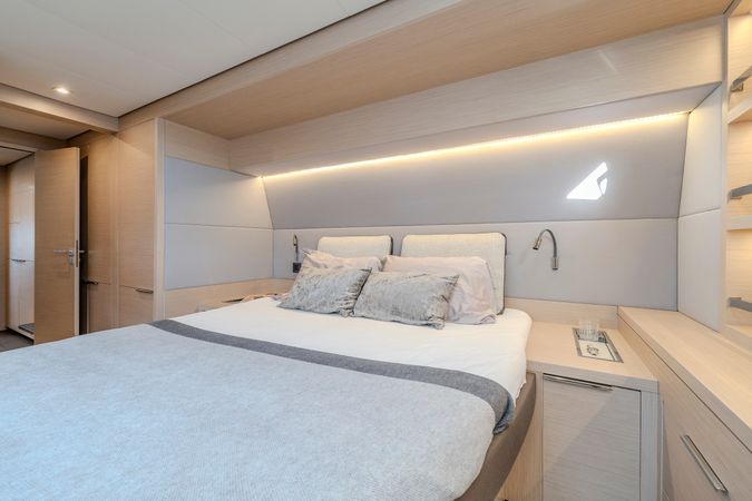 Lagoon 55 | Black Caviar