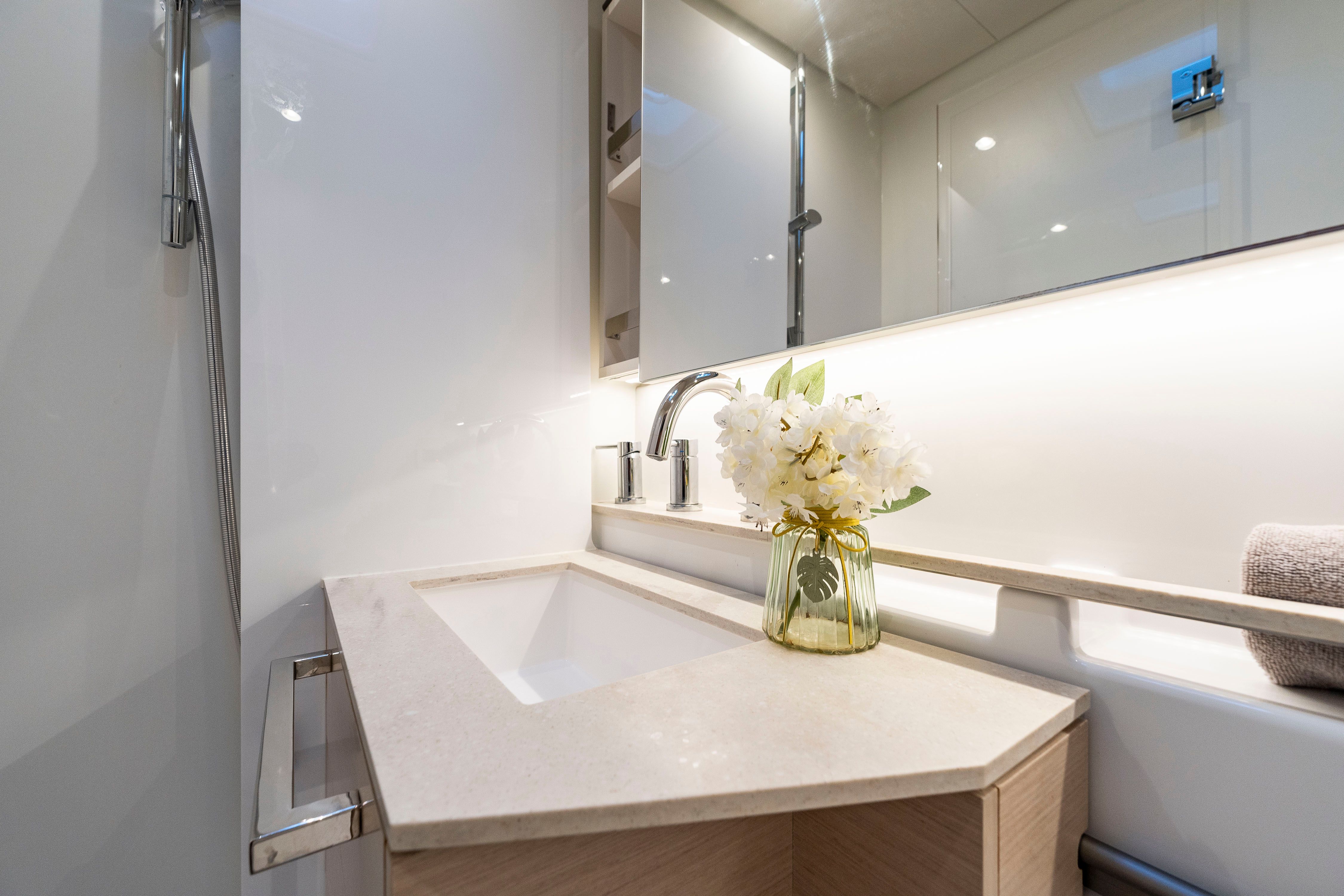 Lagoon 55 | Black Caviar