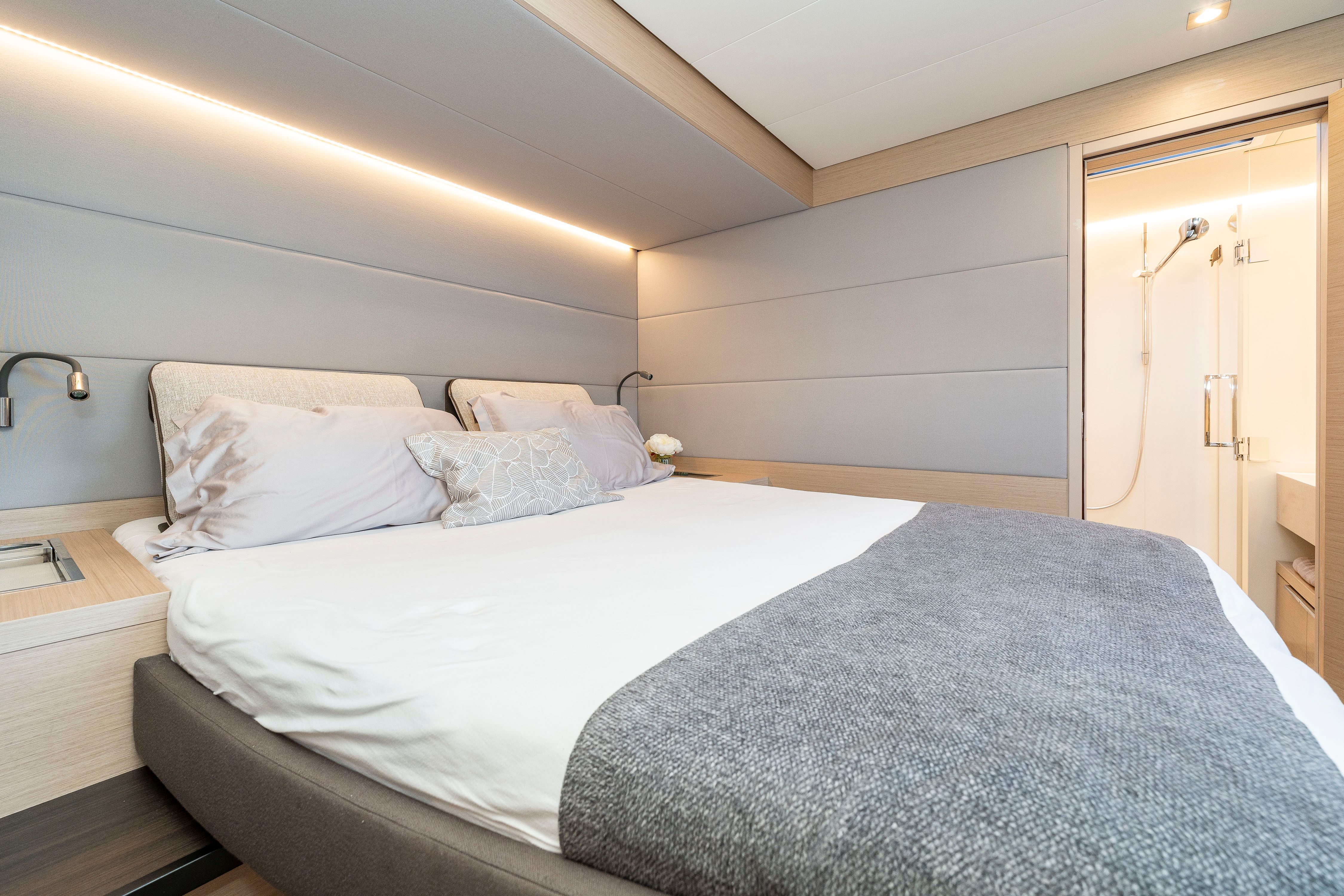 Lagoon 55 | Black Caviar