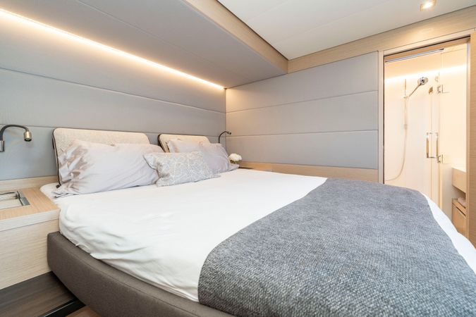 Lagoon 55 | Black Caviar