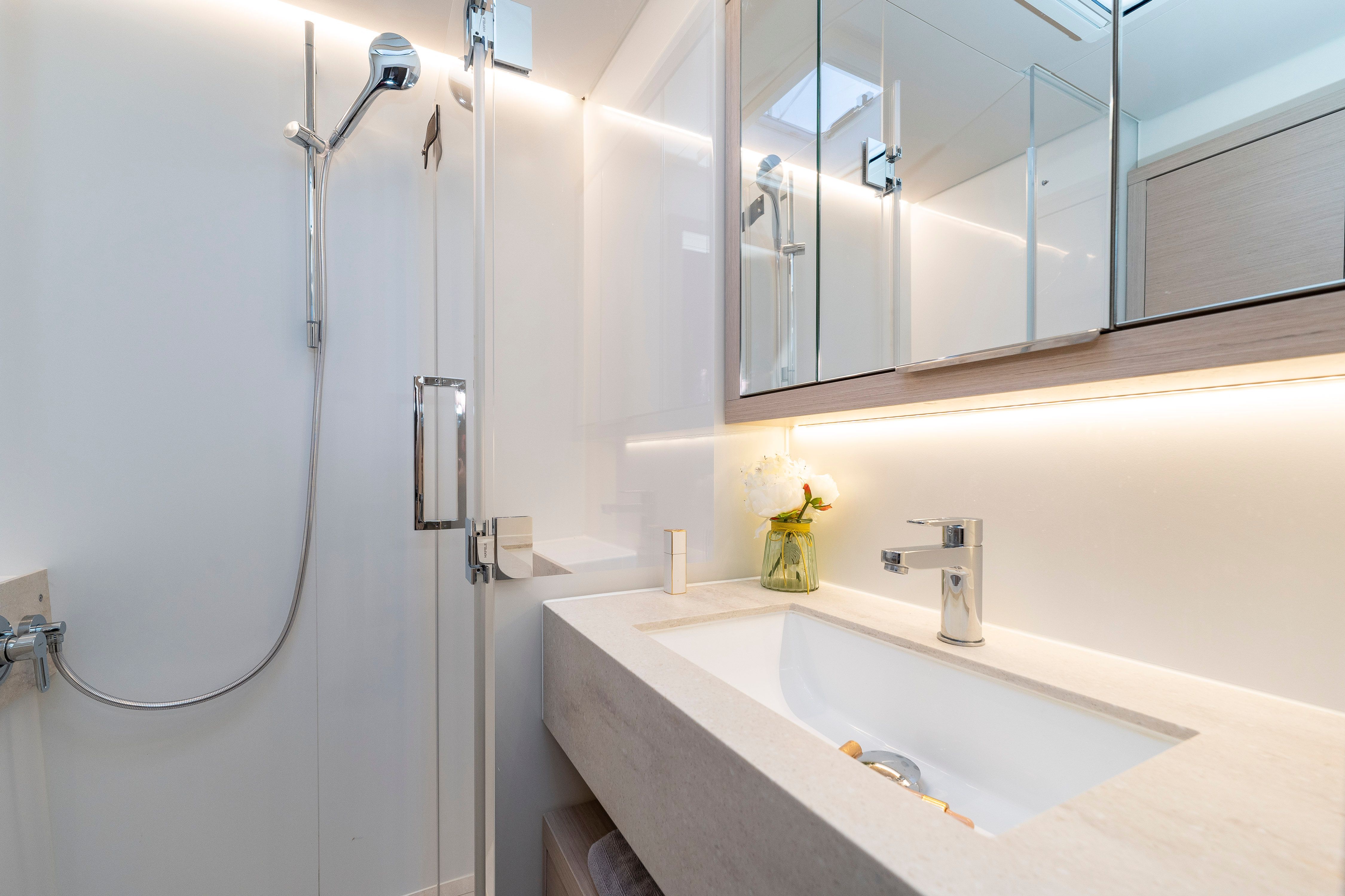 Lagoon 55 | Black Caviar