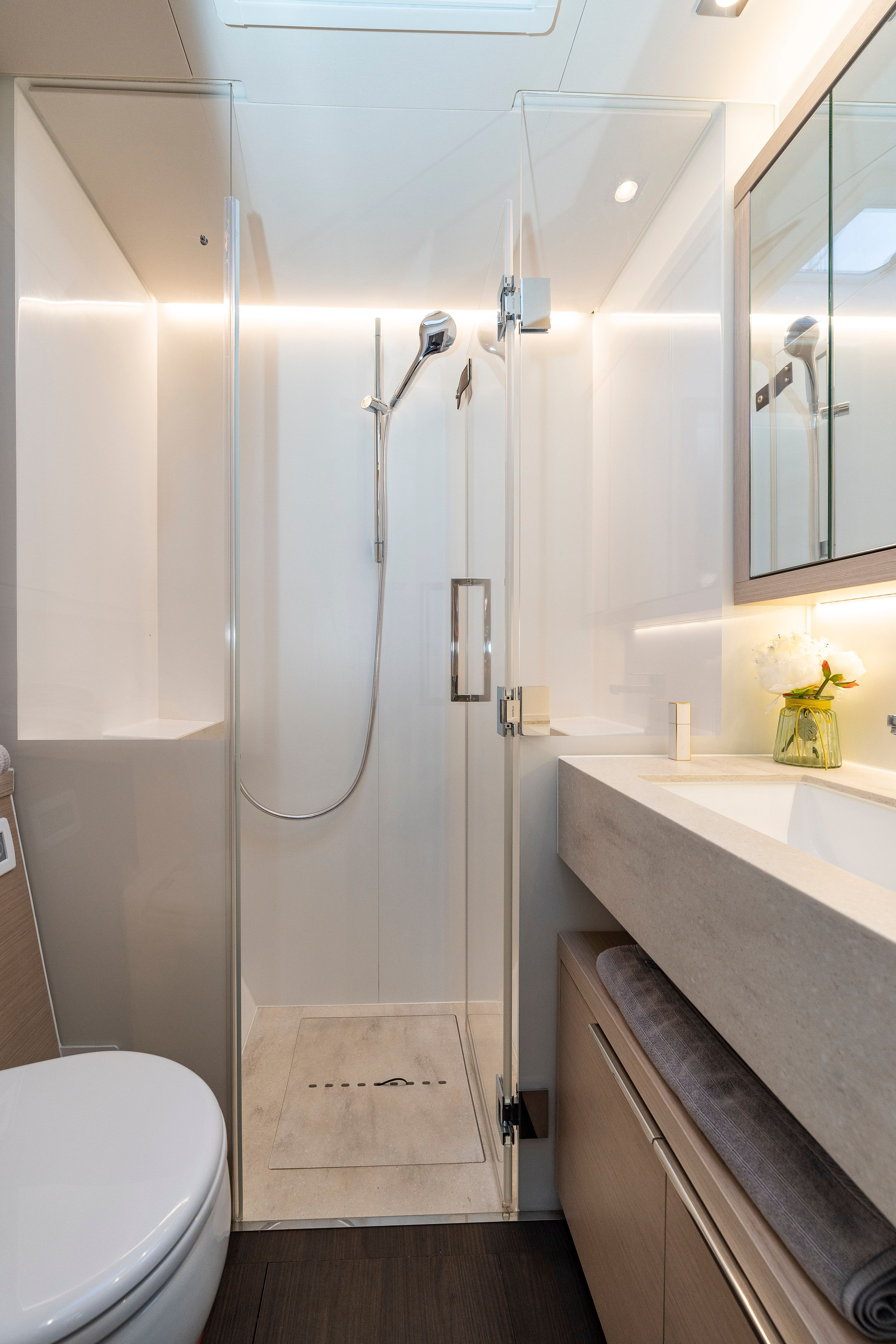 Lagoon 55 | Black Caviar