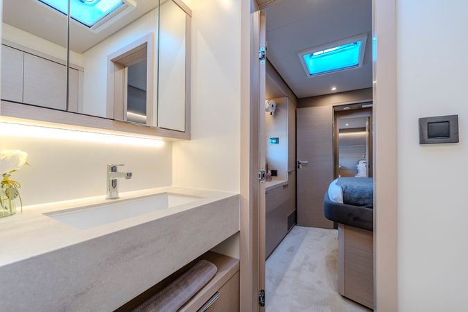 Lagoon 55 | Black Caviar