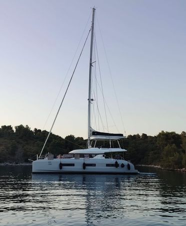 Lagoon 55 | Black Caviar