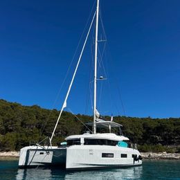 Lagoon 55 | Black Caviar