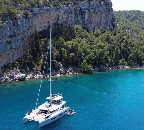 Lagoon 55 | Black Caviar