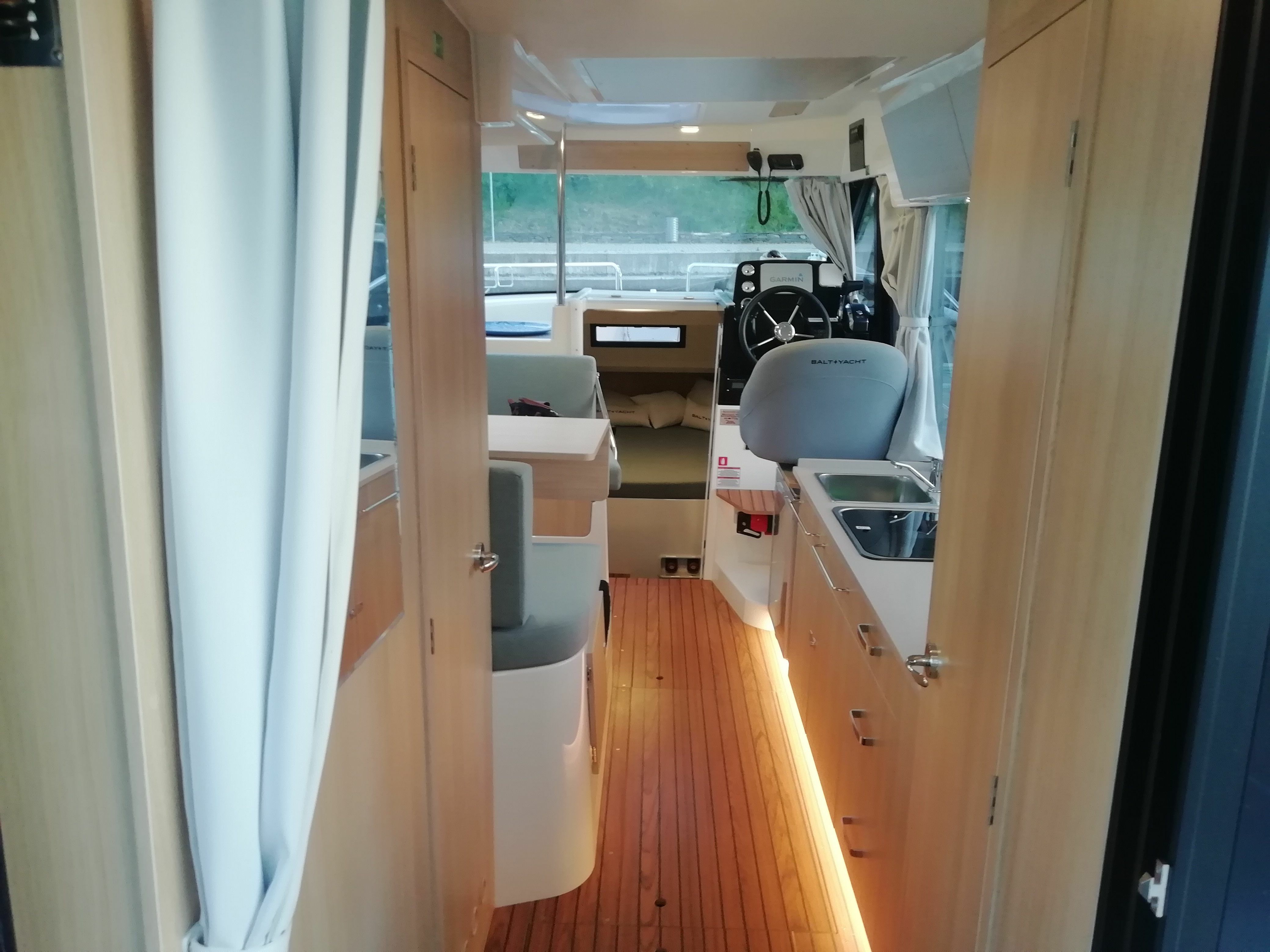 Sun Camper 35 Flybridge | Koolhouse