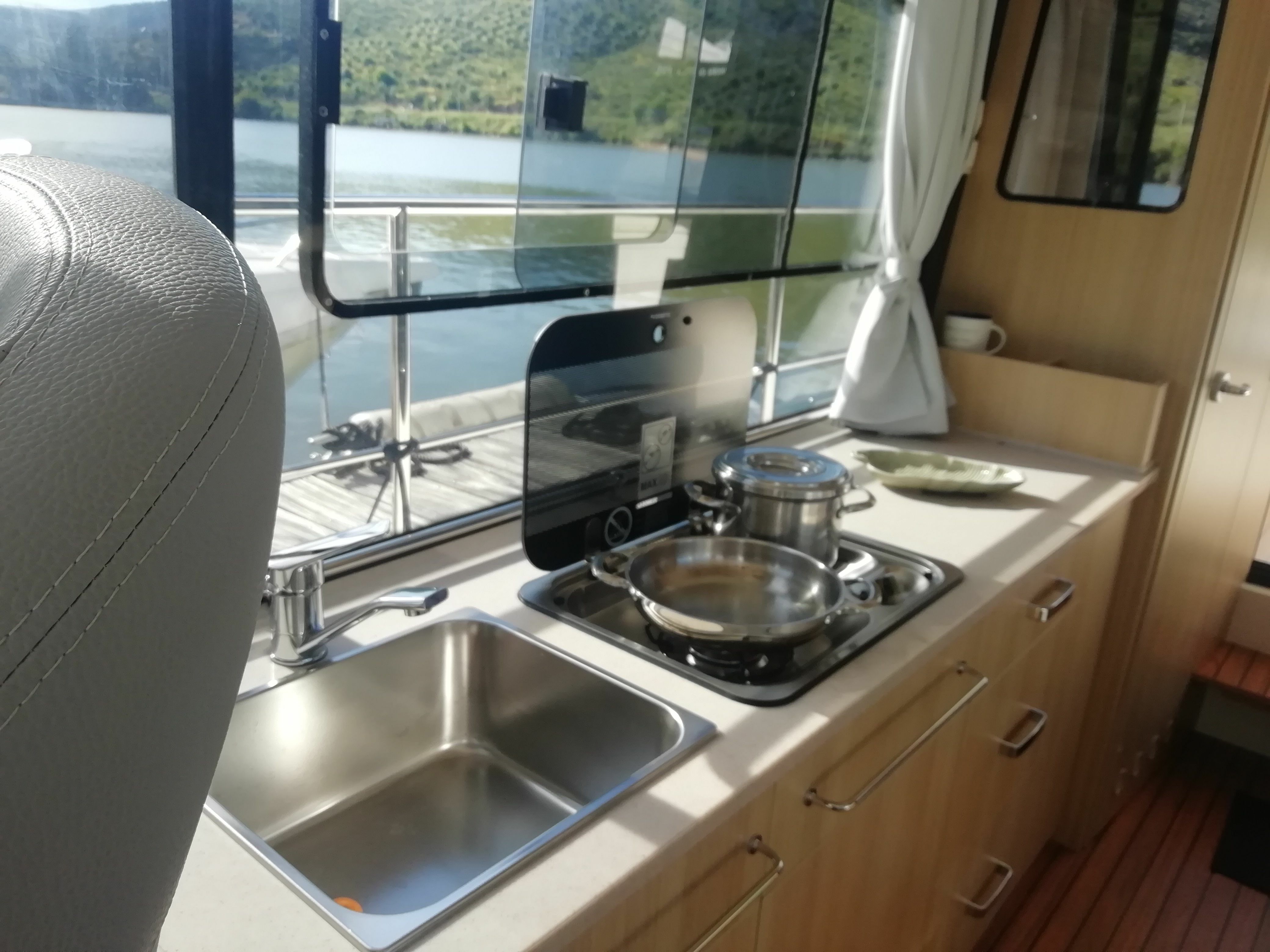 Sun Camper 35 Flybridge | Koolhouse