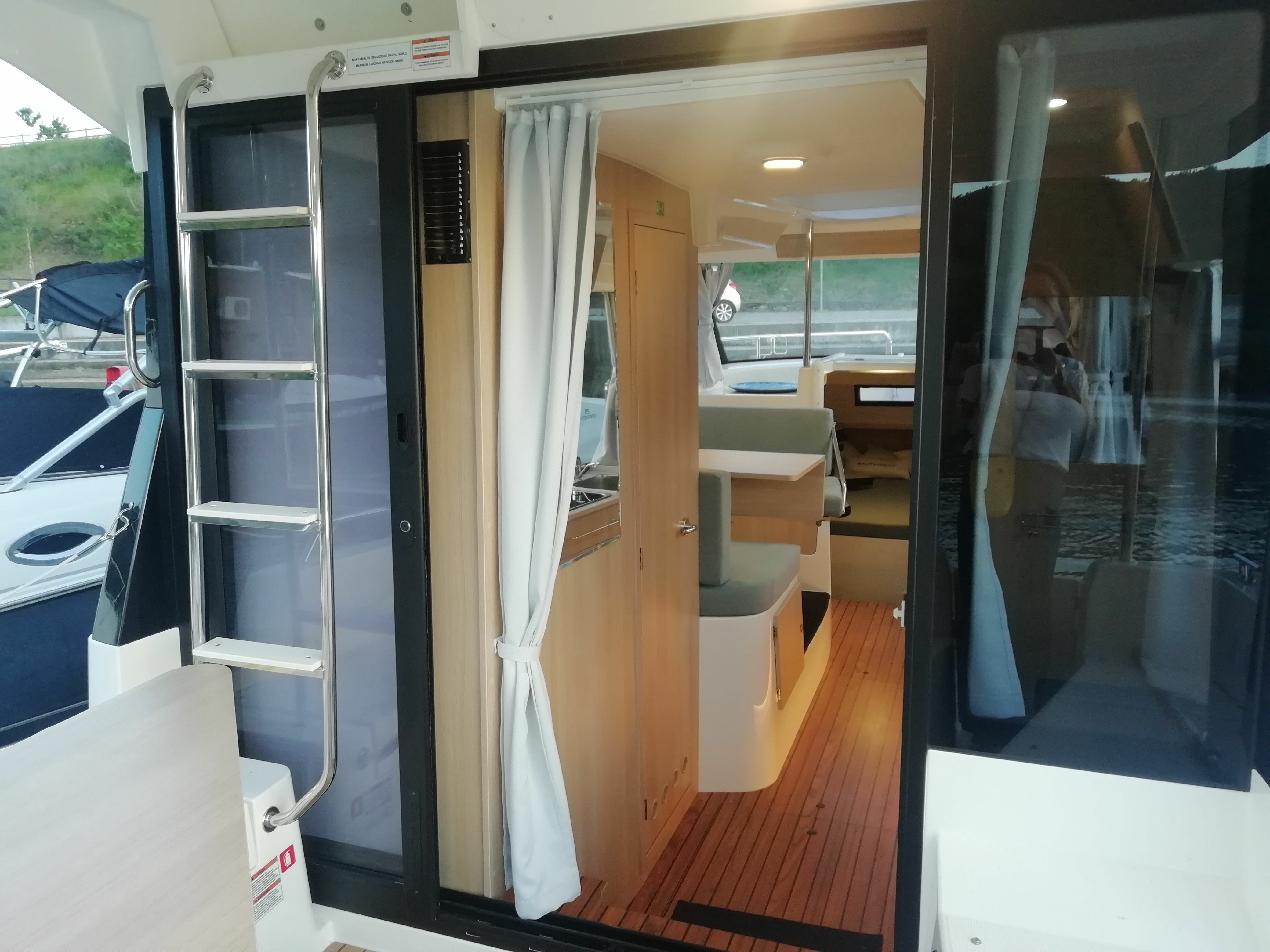 Sun Camper 35 Flybridge | Koolhouse