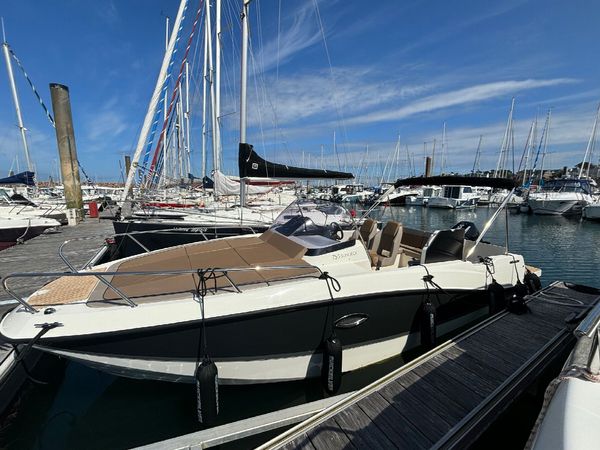 Quicksilver 755 Sun Deck | Enjoy The Waves