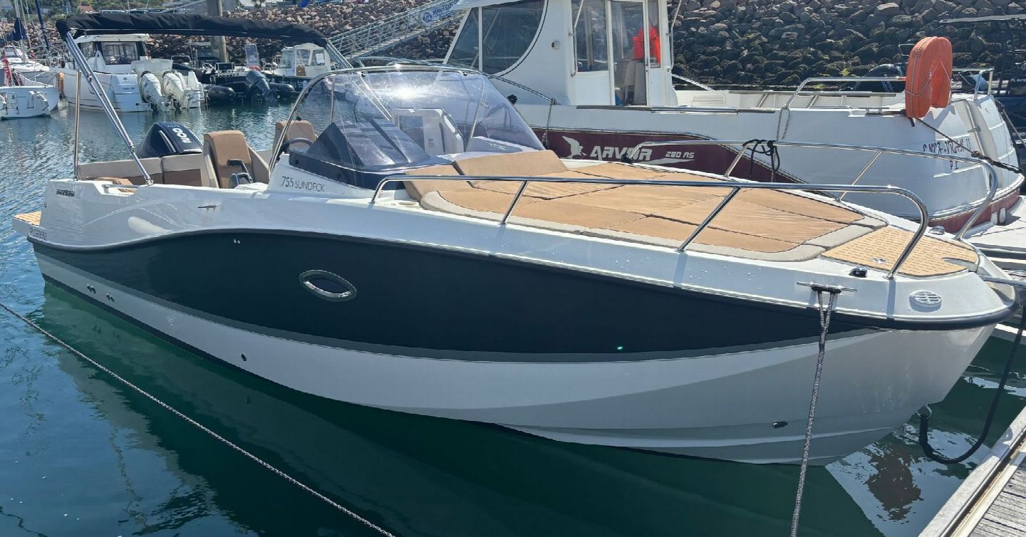 Quicksilver 755 Sun Deck | Enjoy The Waves