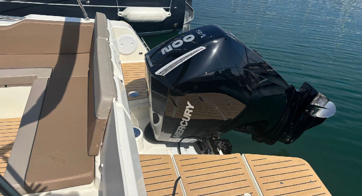 Quicksilver 755 Sun Deck | Enjoy The Waves