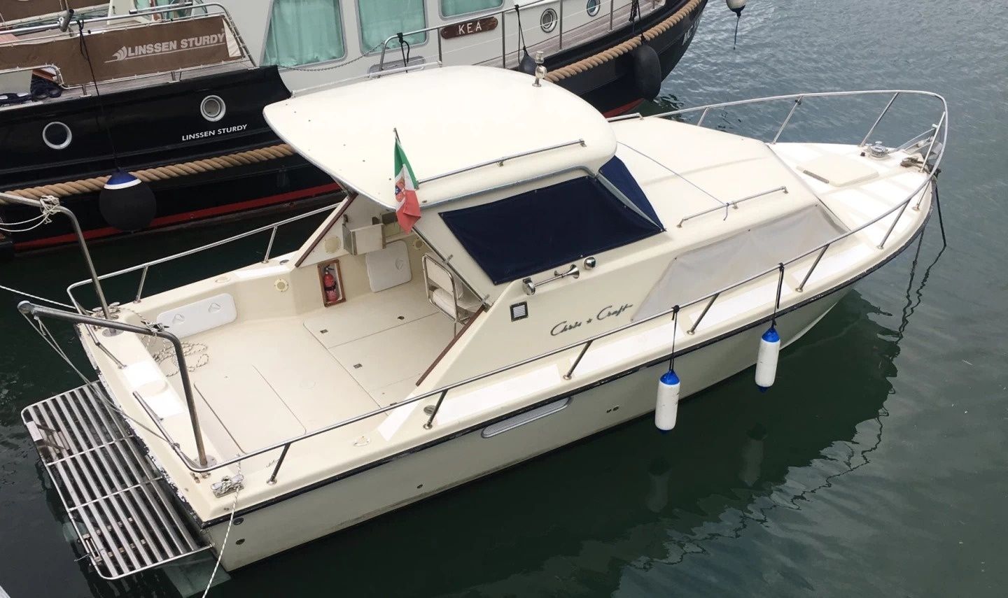 Chris Craft 25 Express Cruiser | Mari Mari