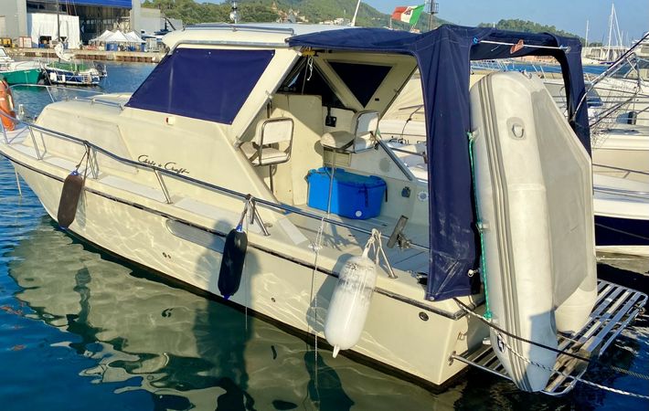 Chris Craft 25 Express Cruiser | Mari Mari
