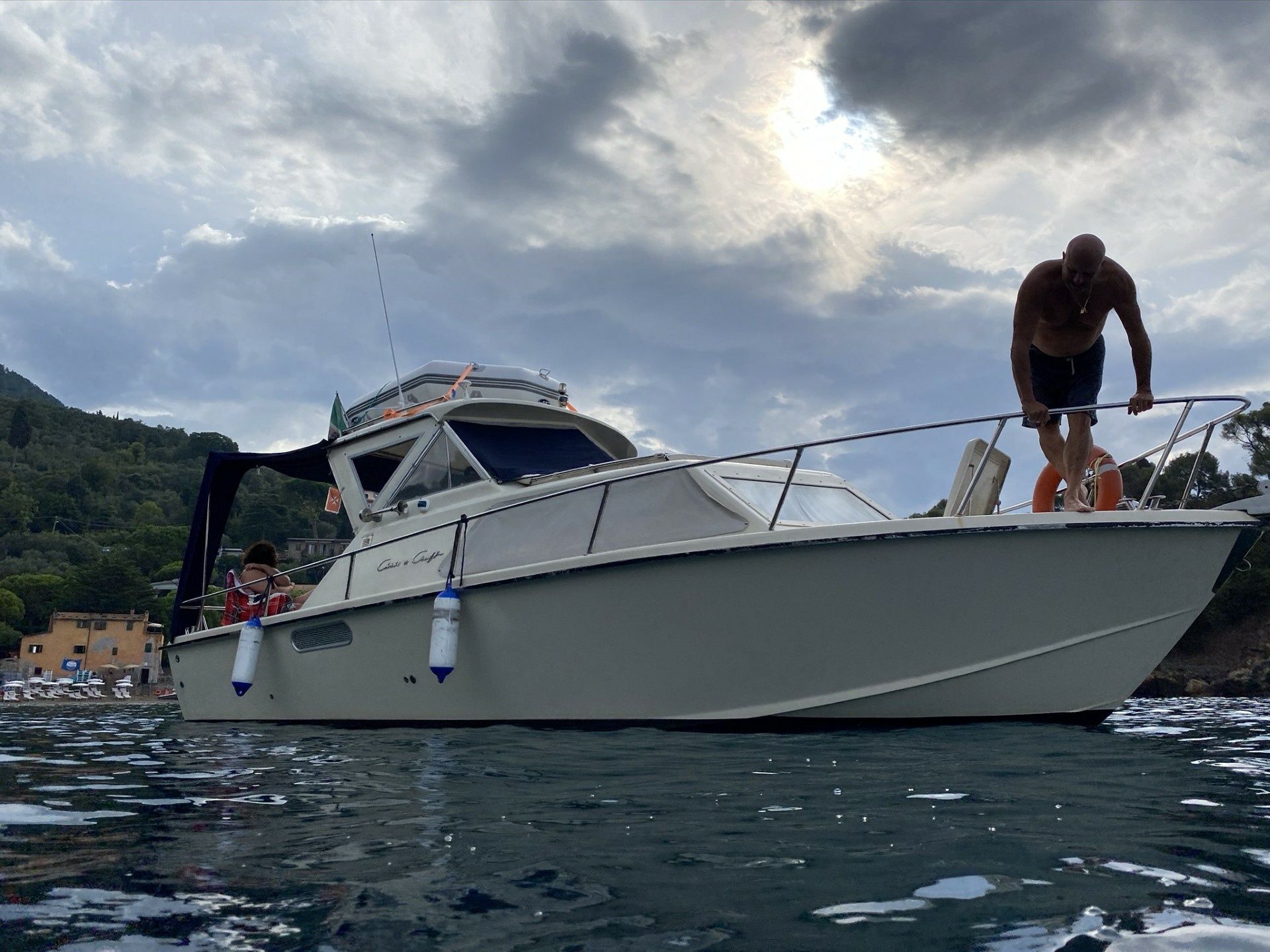Chris Craft 25 Express Cruiser | Mari Mari