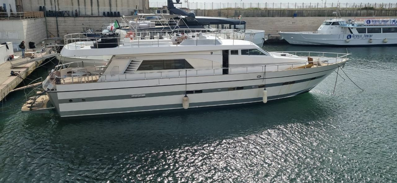 Cantieri di Pisa 22 | Riva