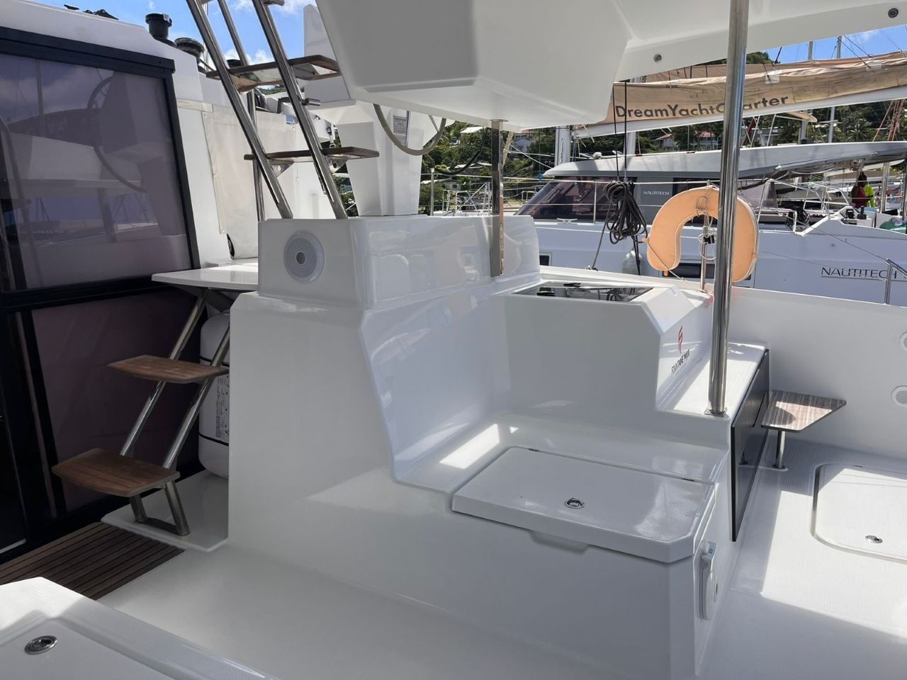 Fountaine Pajot Astrea 42 | Vent D'arguin