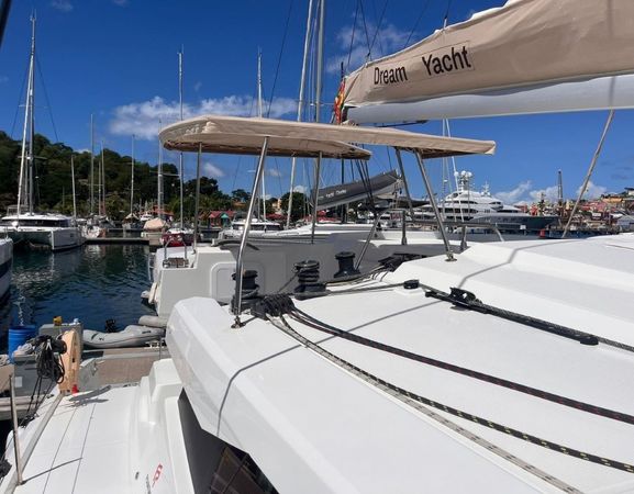 Fountaine Pajot Astrea 42 | Vent D'arguin
