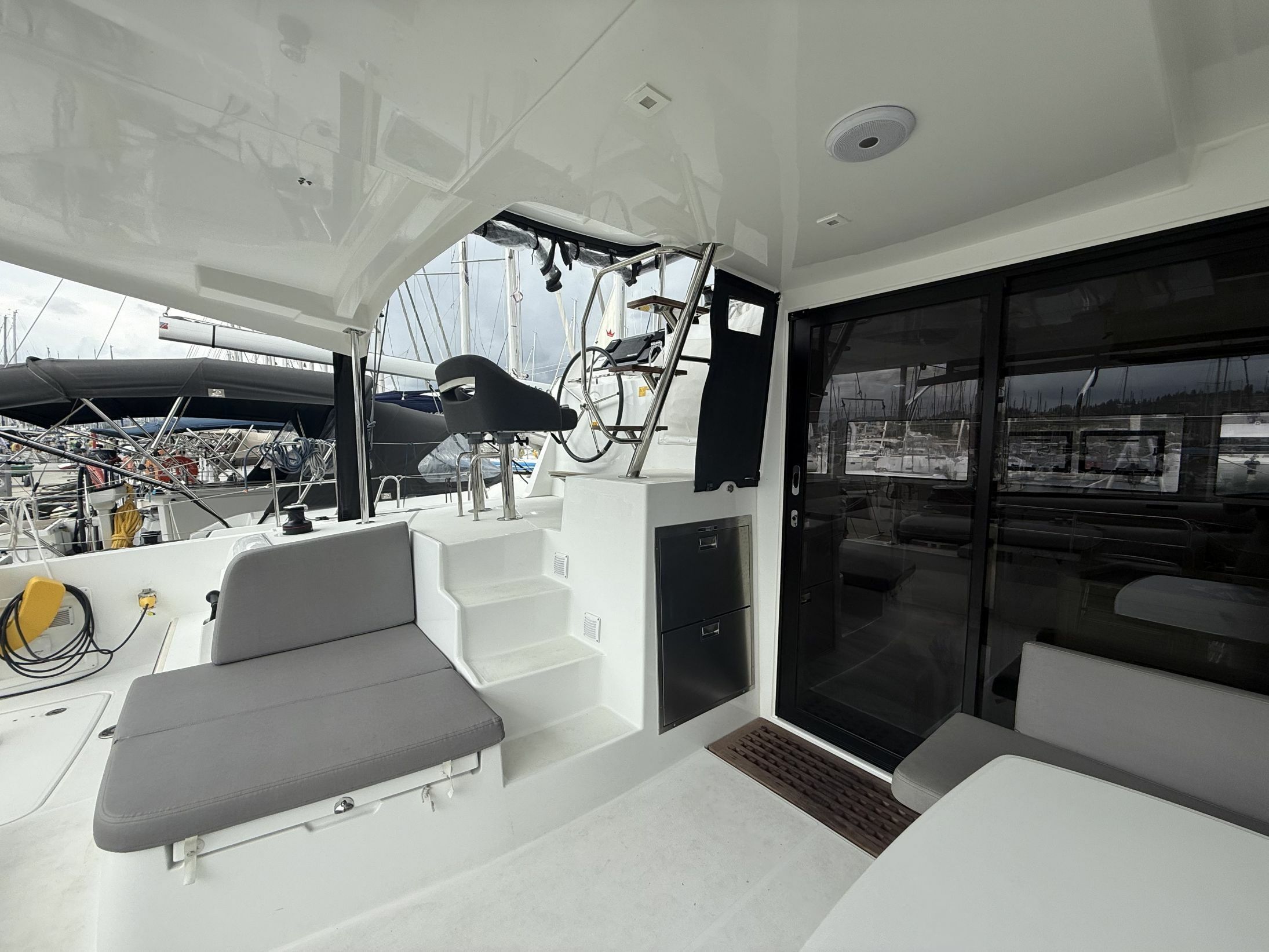 Lagoon 42 | Persefoni