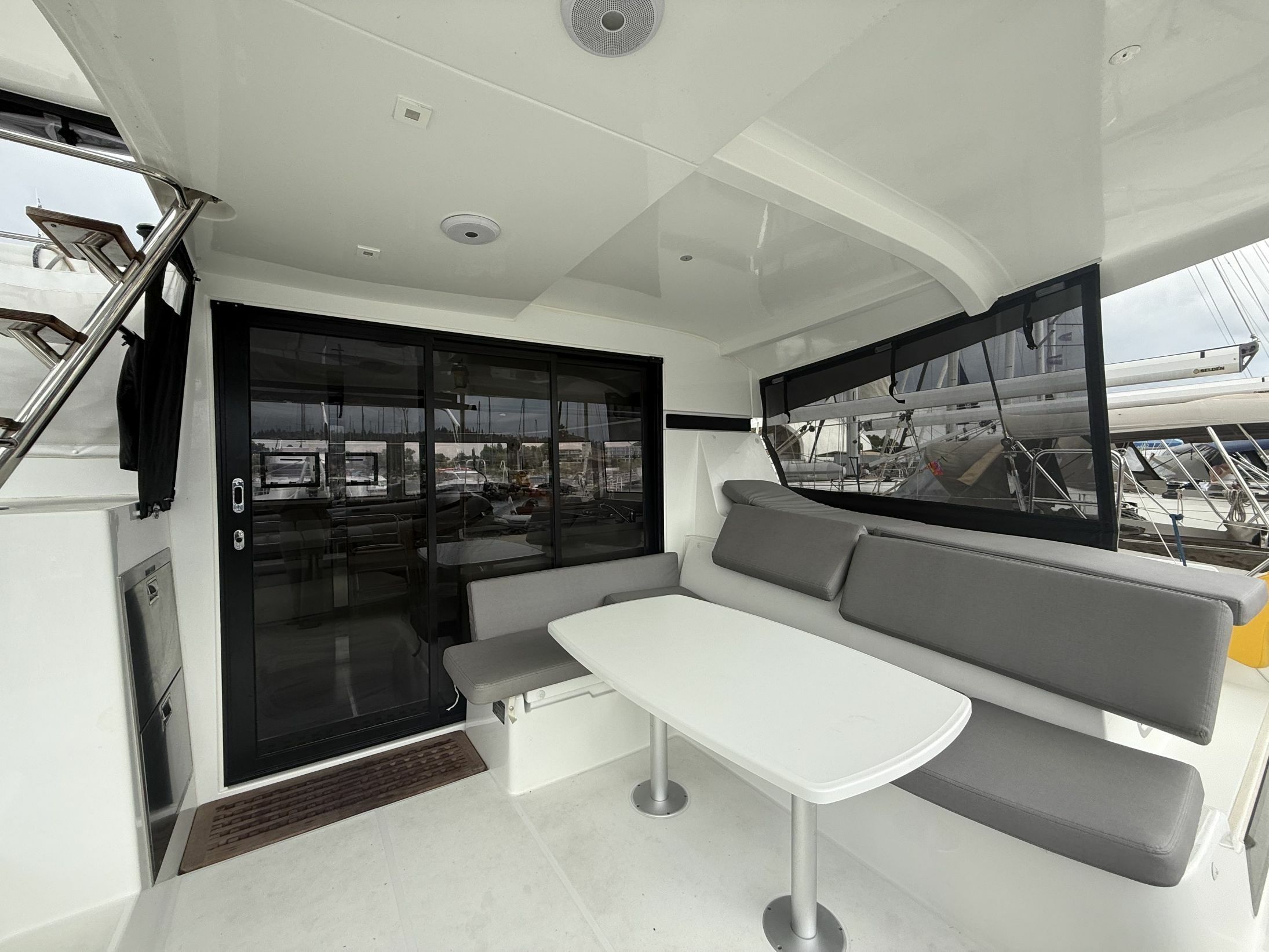 Lagoon 42 | Persefoni