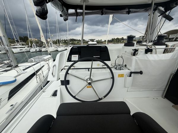 Lagoon 42 | Persefoni