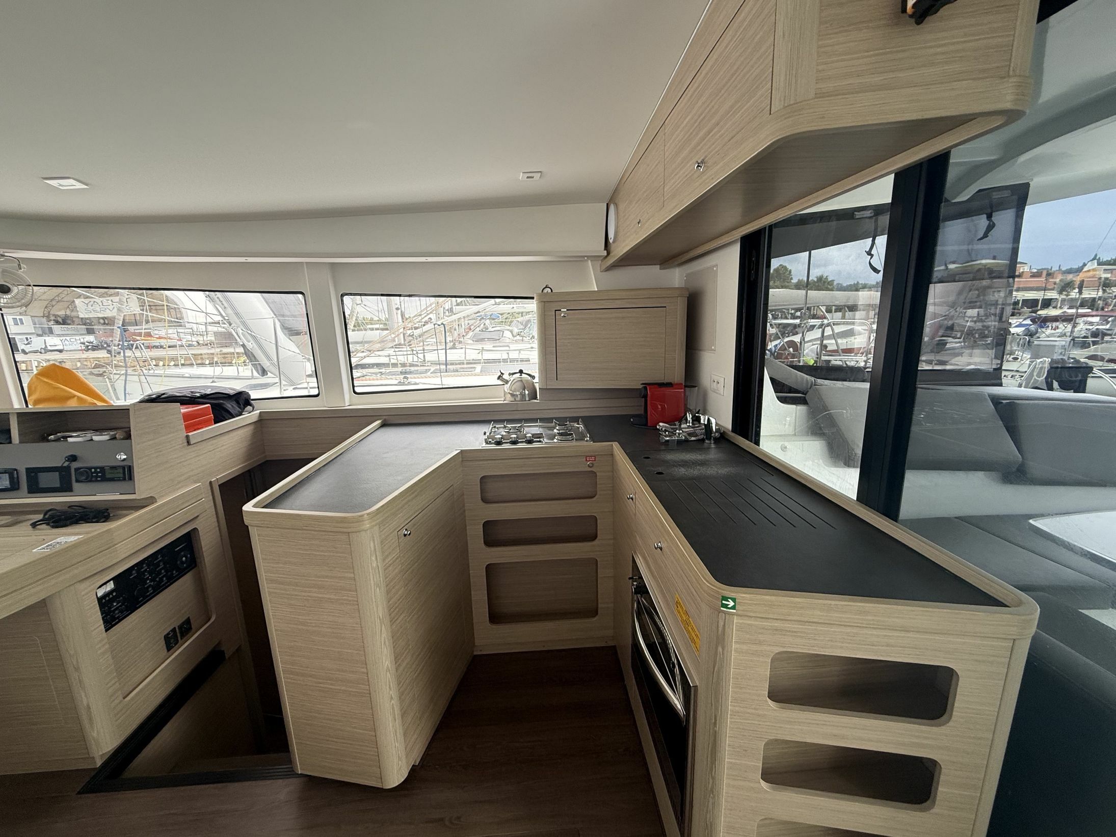 Lagoon 42 | Persefoni