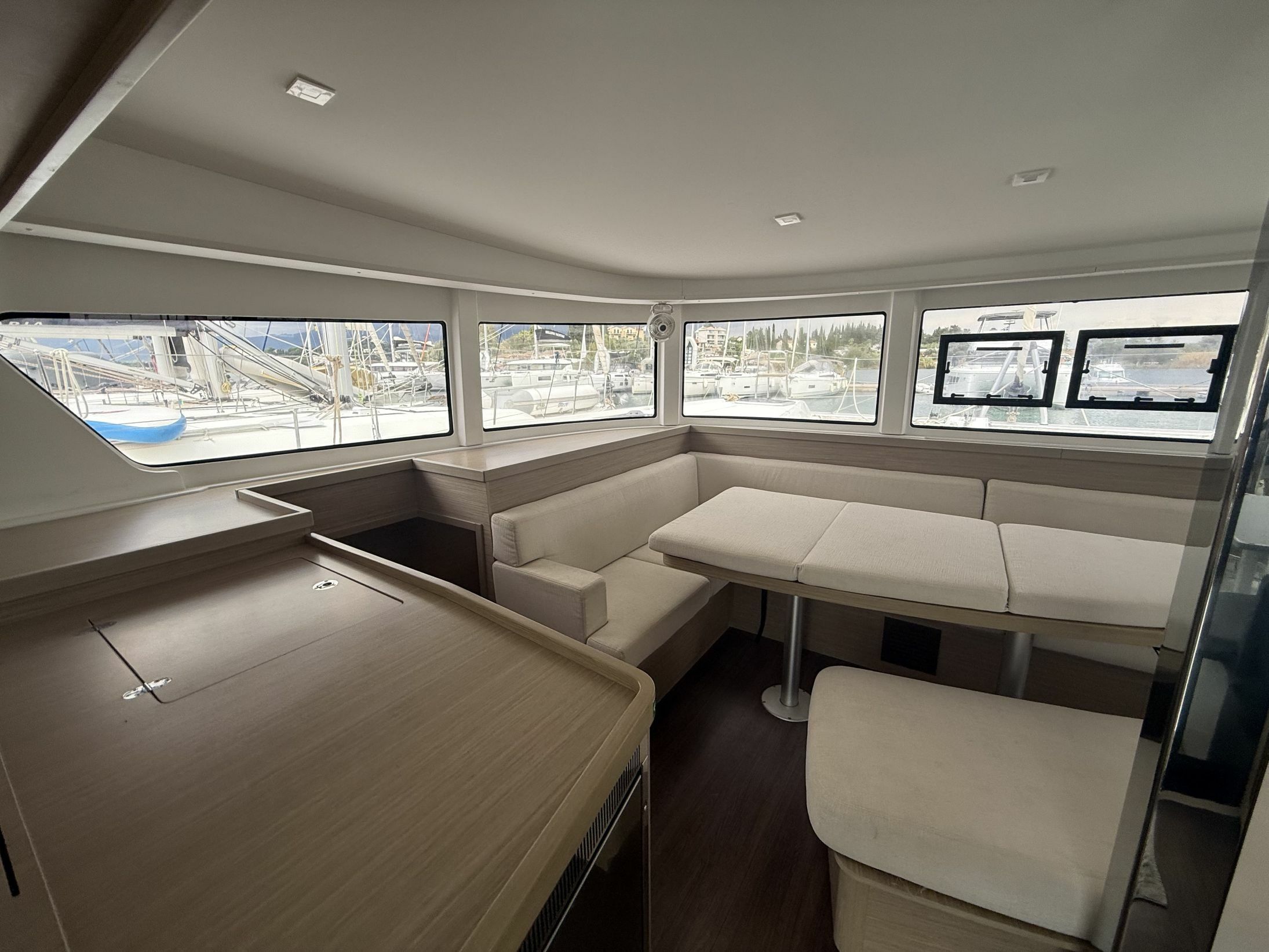 Lagoon 42 | Persefoni