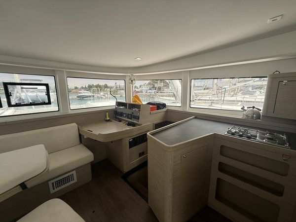 Lagoon 42 | Persefoni