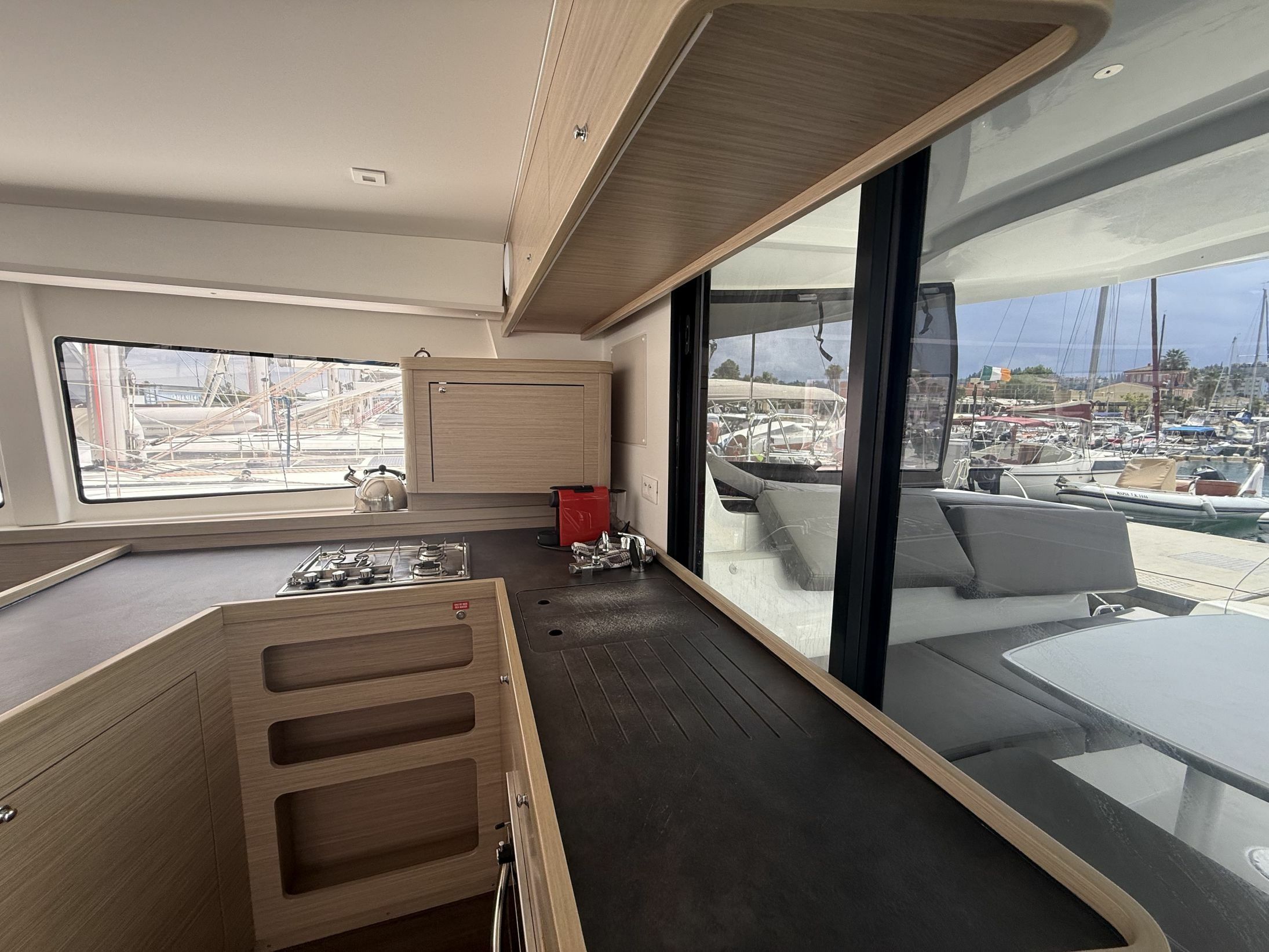 Lagoon 42 | Persefoni