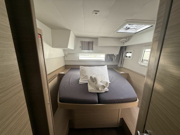 Lagoon 42 | Persefoni