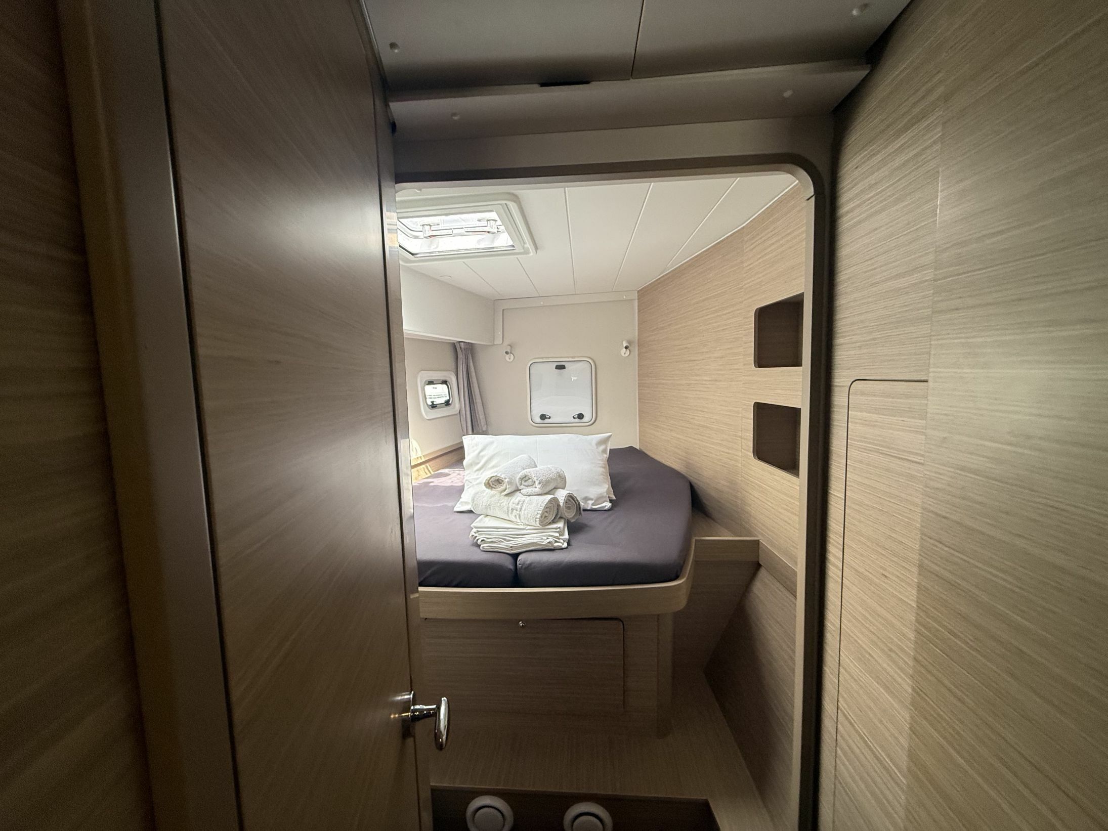 Lagoon 42 | Persefoni