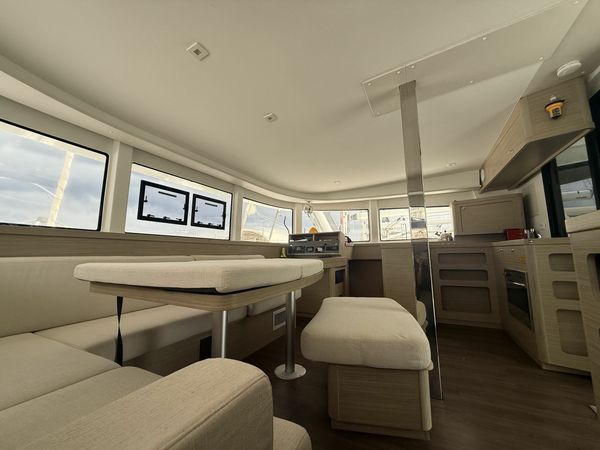 Lagoon 42 | Persefoni