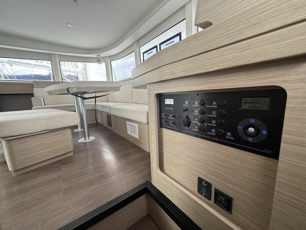 Lagoon 42 | Persefoni