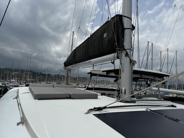 Lagoon 42 | Persefoni